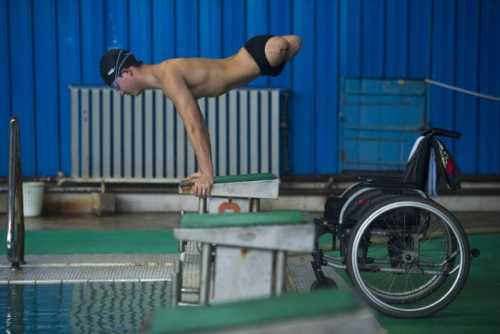Nuotatore senza gambe