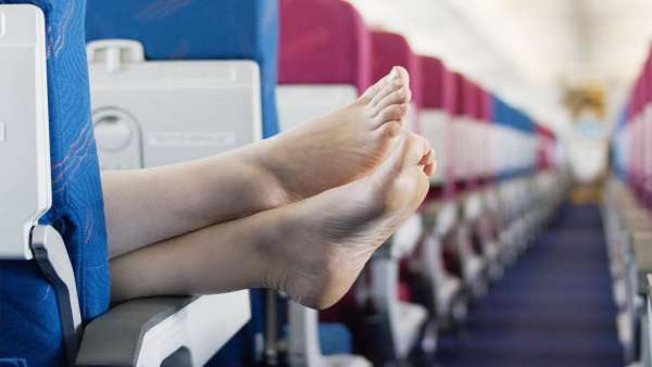 10 cose che non dovresti assolutamente mai fare in aereo